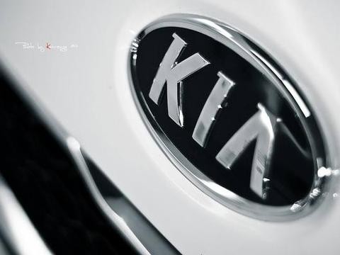 起亚这款中级车就是花瓶，不标配ESP，暴跌到9万多依旧没人买单