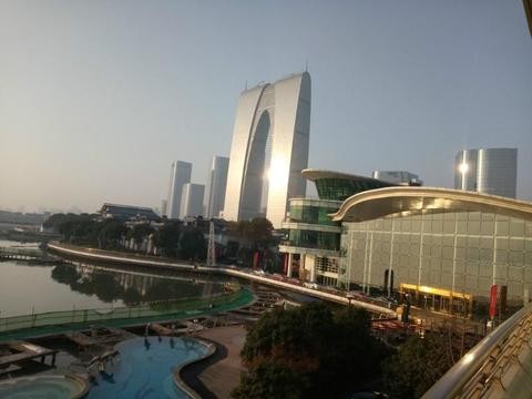 舒适又安全  动力兼炫酷── 第八代凯美瑞苏州试驾有感