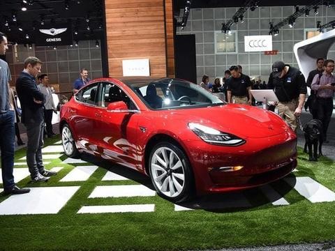 卖30万的特斯拉，加速才5秒朗逸大小配全景天窗空间还胜奥迪A4L