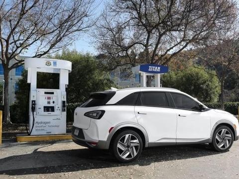 现代发布新氢燃料汽车Nexo：续航更长、充电更快