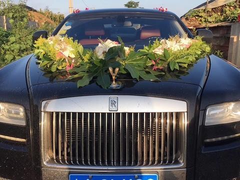 豪车被撞就应该说免赔，凭什么？