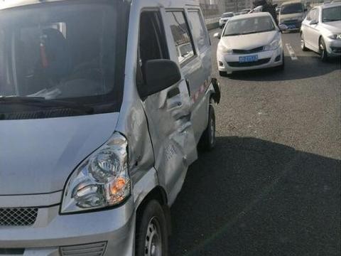 高速公路五菱面包车相撞长城SUV 网友: 国产的汽车质量都不相上下