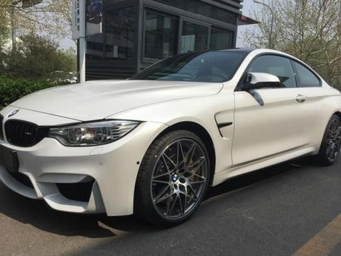 北京小伙110万首提宝马M4双门轿跑车