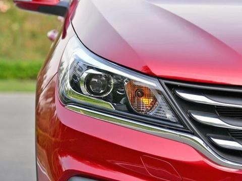 去年卖出20万+辆, 一上市就成爆款, 颜值没话说, 争议却很大!