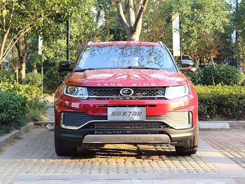 这款国产SUV标配全景天窗、8AT