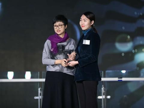 一汽奔腾X40荣获2017消费者关注年度智能SUV奖