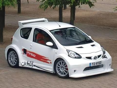 价值130万的“比亚迪F0”，别看个头小，超跑见了都发抖