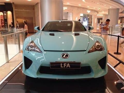商场见到一款雷克萨斯，没想到竟要600万，全国也没几台！