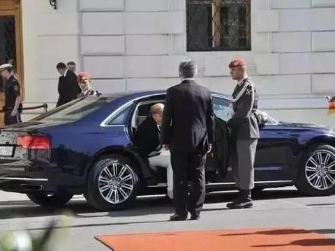 车窗玻璃厚60毫米，神奇按钮一按车门就掉，居然要卖2000万