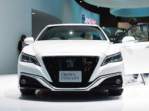 皇冠总算是觉醒了，15代皇冠颜值逆天，别说雅阁了迈腾都怕