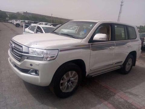 丰田酷路泽4000中东版，陆巡丐版进口车天津港经销商报价54万起售