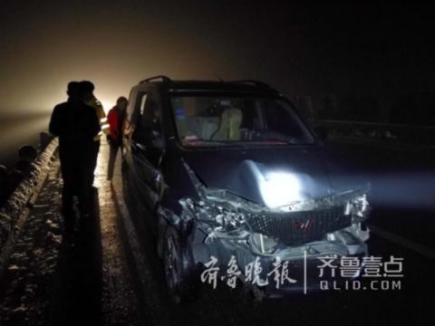 冰雪路段交通事故频发 驾驶人谨慎行车切勿走神