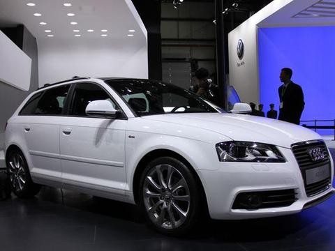 曾经40万的奔驰宝马奥迪，如今纷纷降价！十几万就能买到！