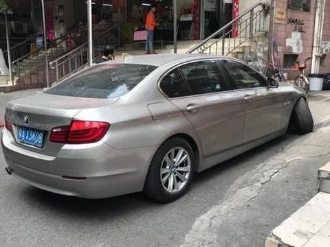 宝马5系打方向导致下支臂断裂