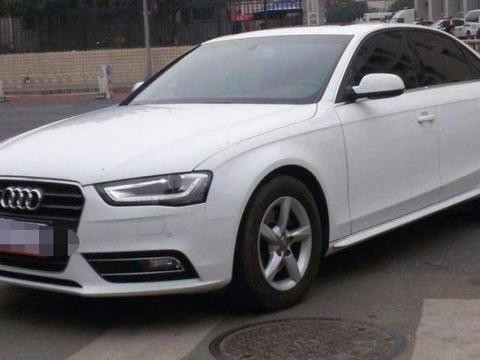 奥迪A4L停路边被拖车拉走，路人知道原因向车主竖起大拇指！