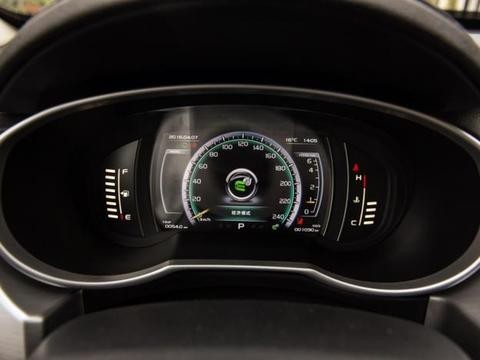 这些车只要10万，但是仪表盘造型让你看一眼就想入手