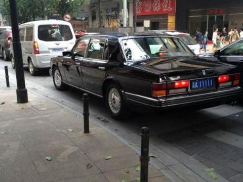国内仅一辆，远看像桑塔纳，近看才知道买不起，车牌更牛！