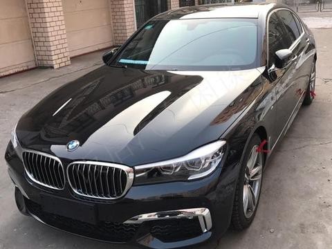 86万落地宝马730Li乞丐版：年末提车，车主坦言赠送的礼品很暖心