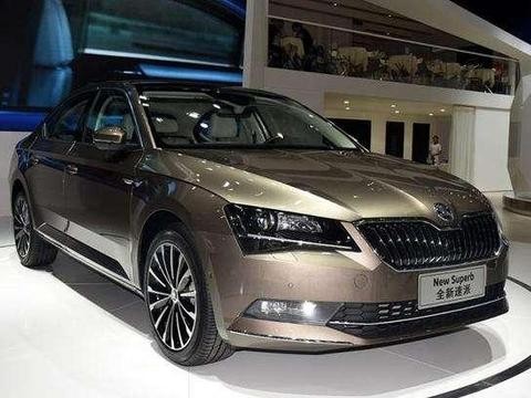 迈腾同平台，14万无人买，比帕萨特高端，若换个标的贵好几万