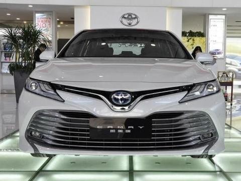 十代雅阁开始急了，这车换代上市45天订单30000辆，帕萨特都慌了