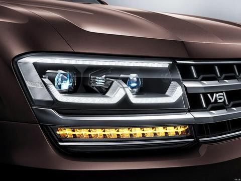 上市就加价却遭到哄抢，当天卖出1800辆，车标国人最爱