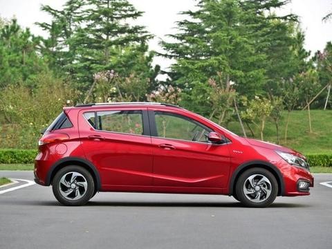 国产神车再次扬眉吐气, 合资车都比不了, 卖3万6上班族都买得起