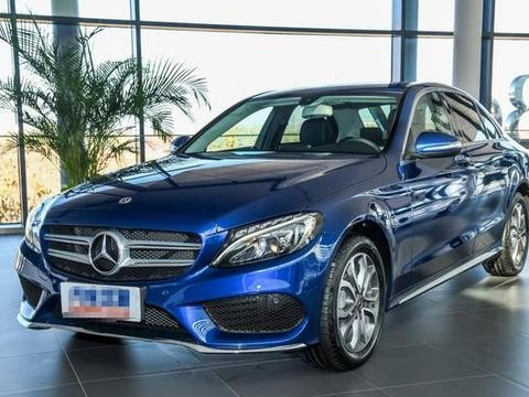 2018款奔驰C级，内饰提升、科技感十足，售31.28-48.90万