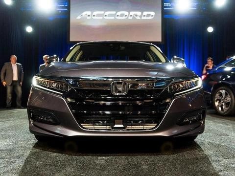 丰田一款全新轿跑，比奥迪还漂亮，17万起买啥CC阿特兹