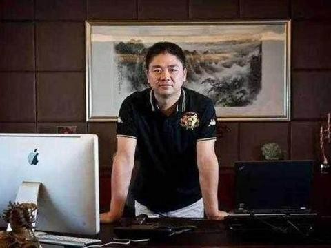 曾经被前妻抛弃的穷小子, 如今身价500亿豪车众多, 连马云都佩服