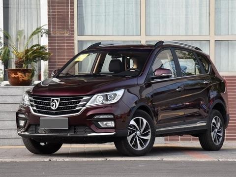 SUV宝骏560外观大方, 内饰高大上配置高, 性价比不输合资SUV