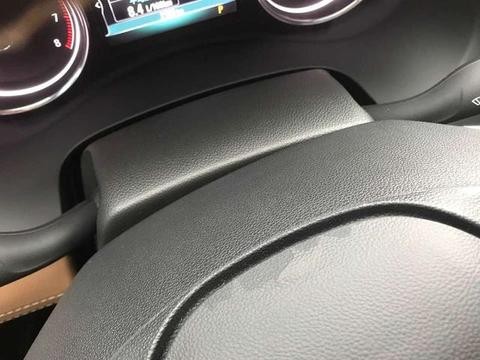 别克新君越提车不到一个月，方向盘脱皮，你们也遇到这种情况吗？