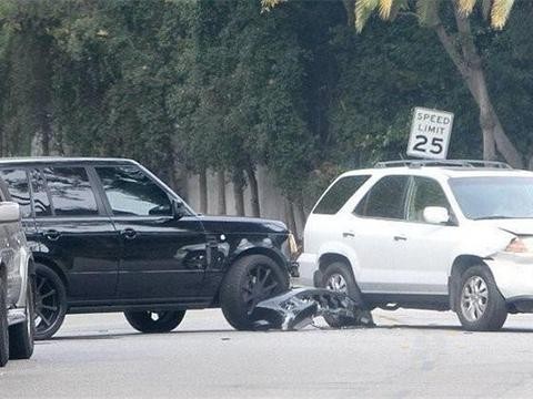 轿车和suv谁更安全？美国权威数据公布，两者死亡率差了一倍！