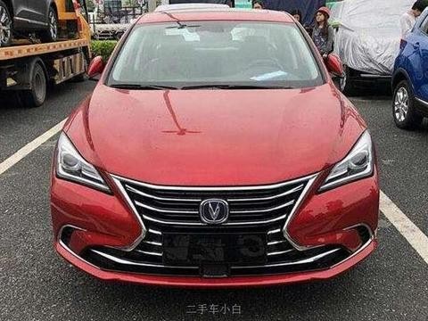 街头偶遇长安逸动萨斯实车, 内饰更高级, 依旧卖6万！