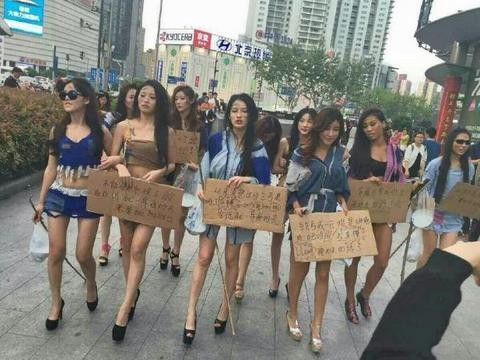 看看这些曾经的奔驰、法拉利御用车展女神