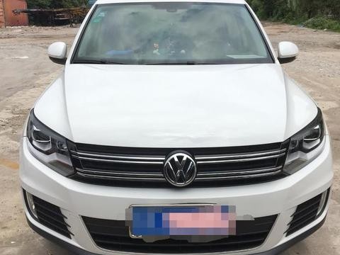 花23.5万买辆大众途观, 看到儿子放到车内的东西不经意的笑了