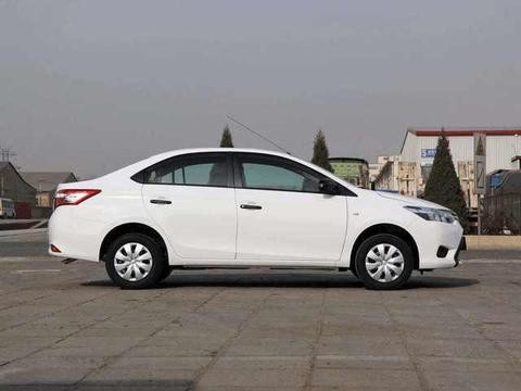 丰田全新威驰来袭，配日行车灯和多功能方向盘