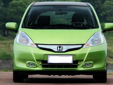 身价4000亿，却从来不开豪车，只开本田飞度，网友：飞度都慌了