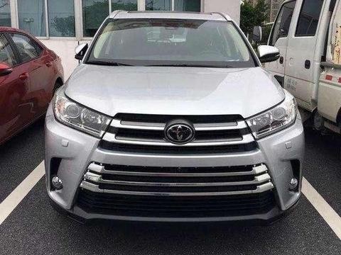 全国首批18款丰田汉兰达到店，6座6年免检，网友：比国外晚一年