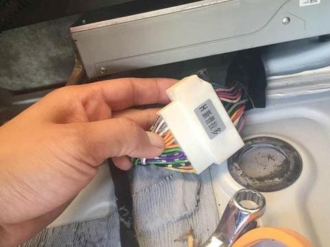 风靡音响改装圈：雷克萨斯RX270音响升级8音度！中山星辉汽车音响