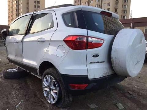 4万块买了一辆撞报废的福特翼搏，修理厂：你算是赚大发了