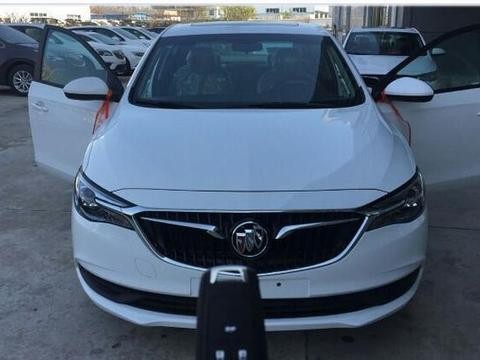 这车刚上市两个月就降三万, 同事提车后却说太不实在了！