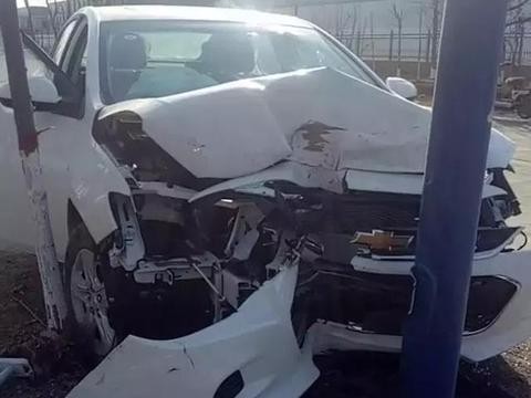 刚买的科沃兹不到3天，带着女朋友郊区兜风，不幸出了交通事故！