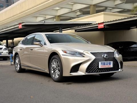 丰田百万新车即将上市, 豪华全皮内饰, 让洗车小工都不敢下布擦