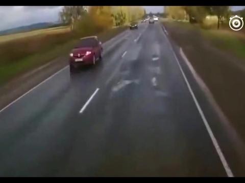 32吨货车失控，越野车突然发现不对劲，教练说她驾龄至少20年