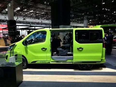 Vivaro特别版本7座MPV，有桌椅还带床，可容纳5人办公