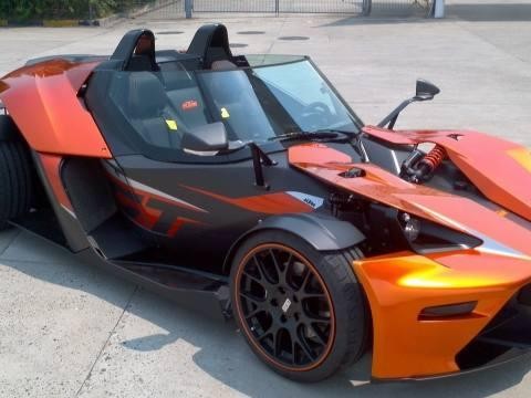 这款敞篷超跑价值100万，他竟是国内第一个购买者