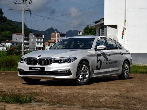 丐版5系45万起价，配置没落差，同价奥迪A6L压力颇大