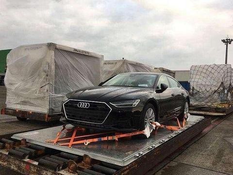 国内首台19款奥迪A7到港，内饰配3块大屏幕