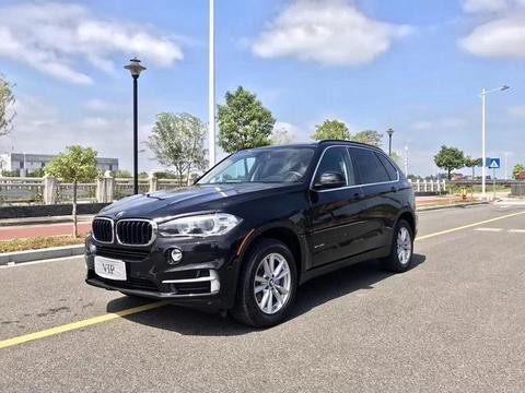 这辆宝马X5 34万出售 电吸门后独立空调, 车主: 加速很快空间不错