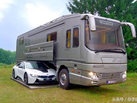 130万美元的房车，自带跑车停车位，内饰好像缩小版总统套房